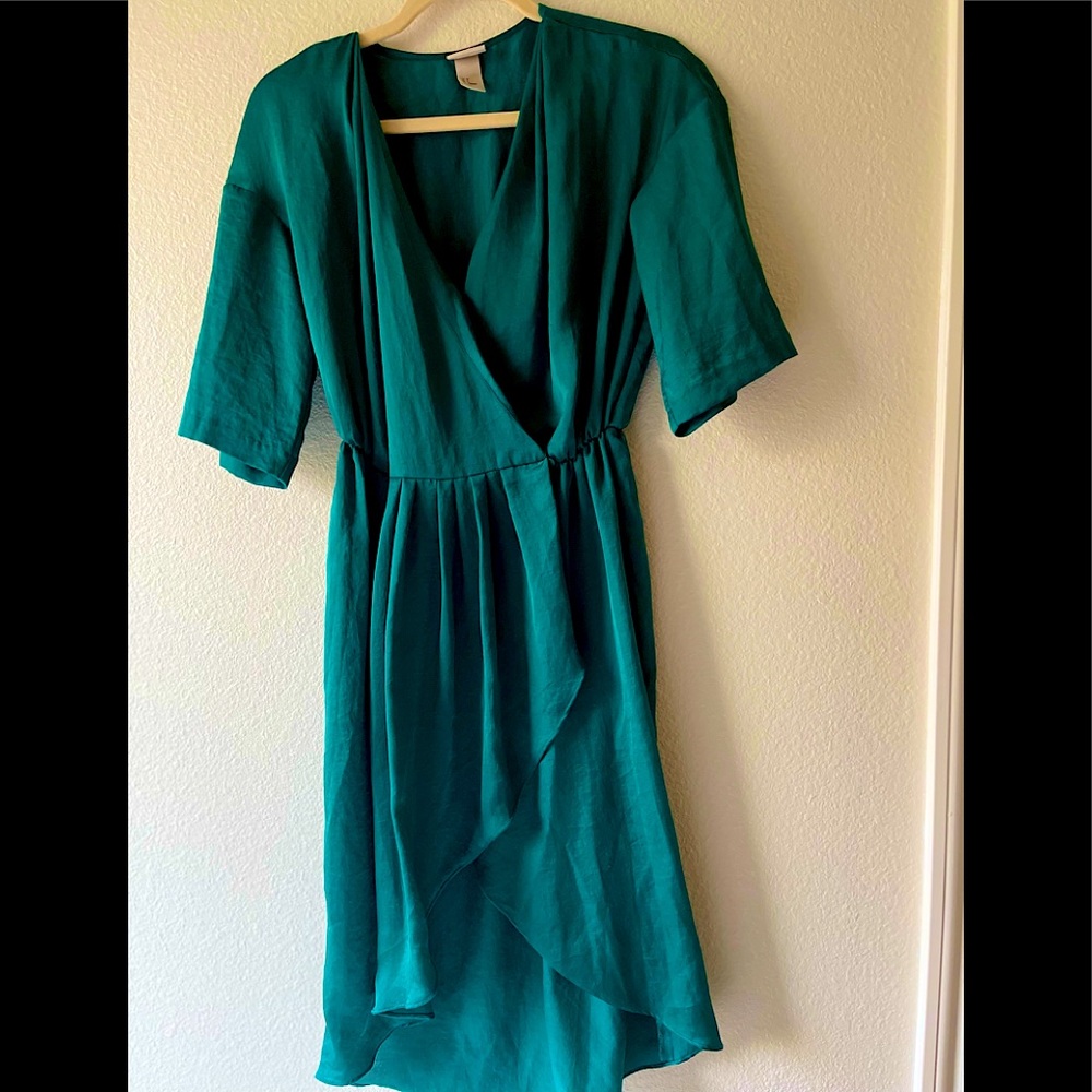 (3 for $19) Beautiful HM wrap dress in royal green. Size 4